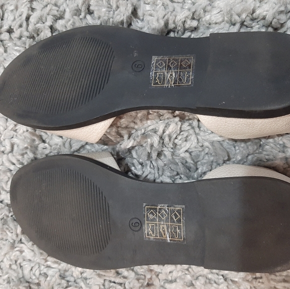 Flat sandals - Picture 3 of 3